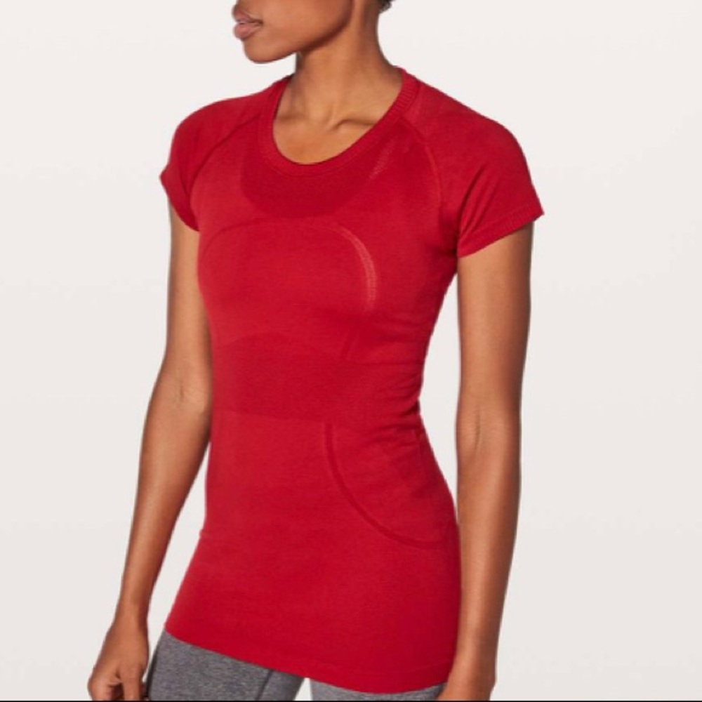 Lululemon Swiftly Tech Short
Sleeve Crew
Dark Red / Dark Red